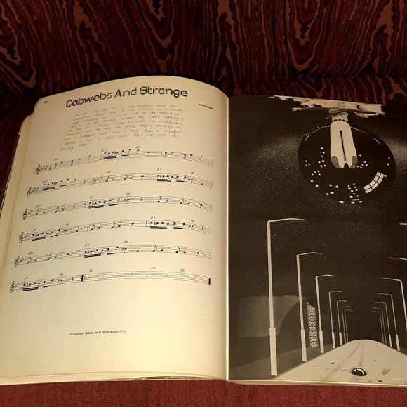 A DECADE OF THE WHO AN AUTHORISED HISTORY IN MUSIC COPYRIGHT 1977 PAPERBACK - Picture 4 of 16